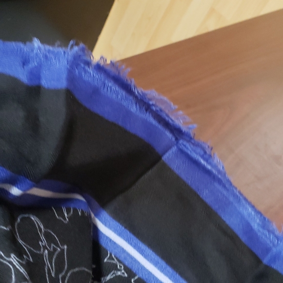 2/$20 or 3/$29 - Scarf/wrap by Joe Fresh - Picture 2 of 5